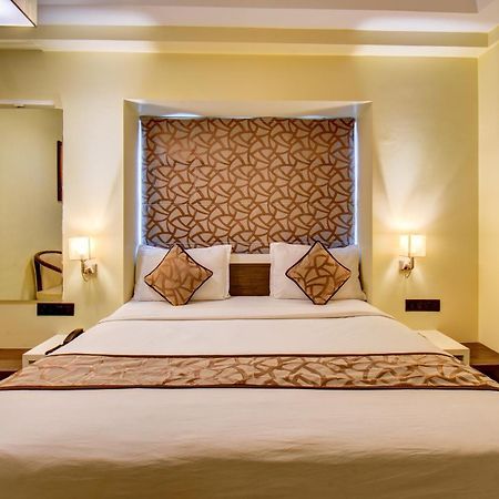 Hotel Deepali Executive Aurangábád Kültér fotó