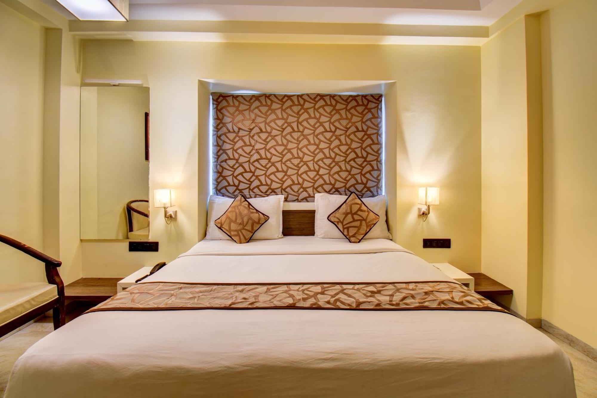 Hotel Deepali Executive Aurangábád Kültér fotó