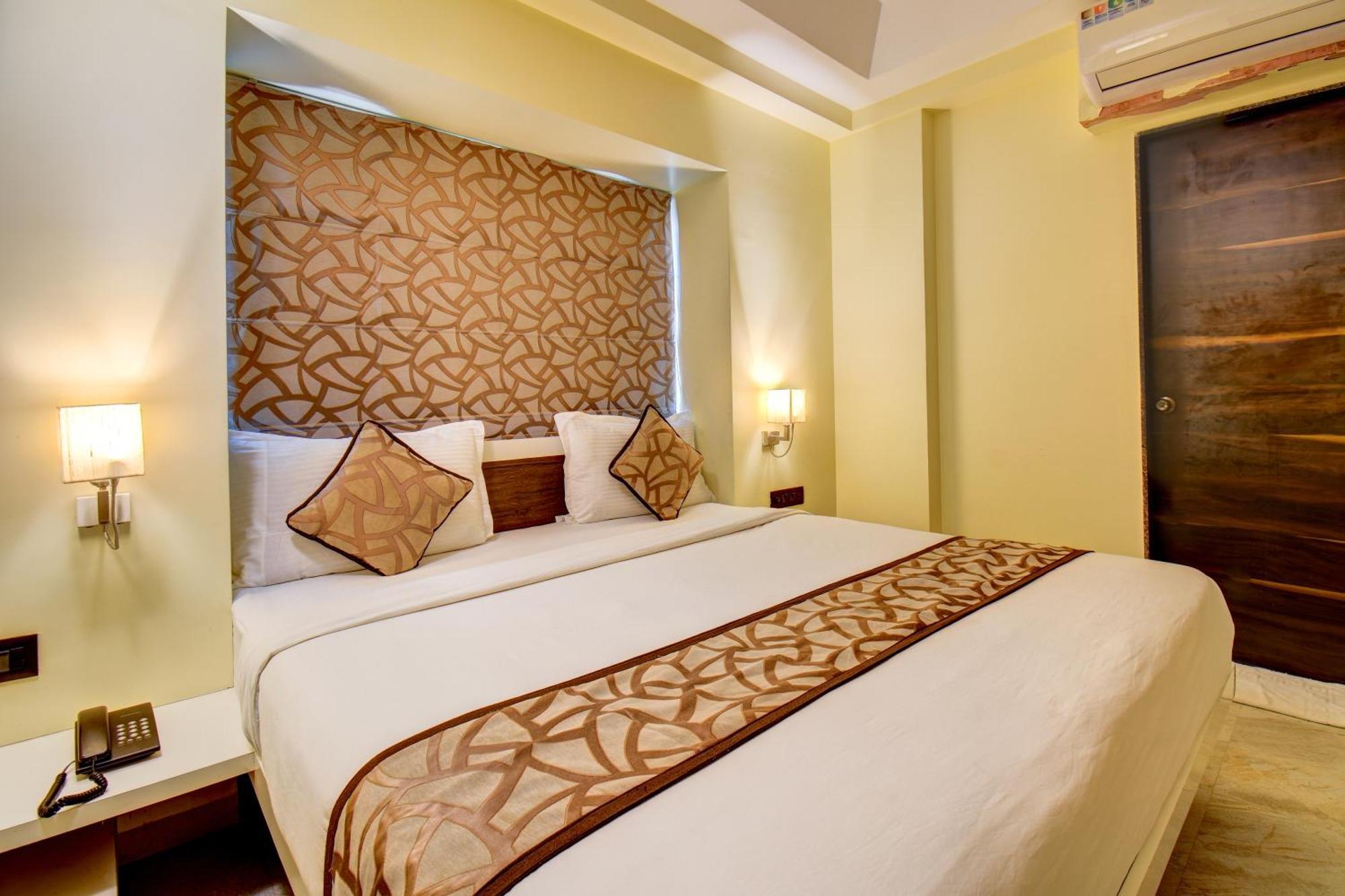 Hotel Deepali Executive Aurangábád Kültér fotó