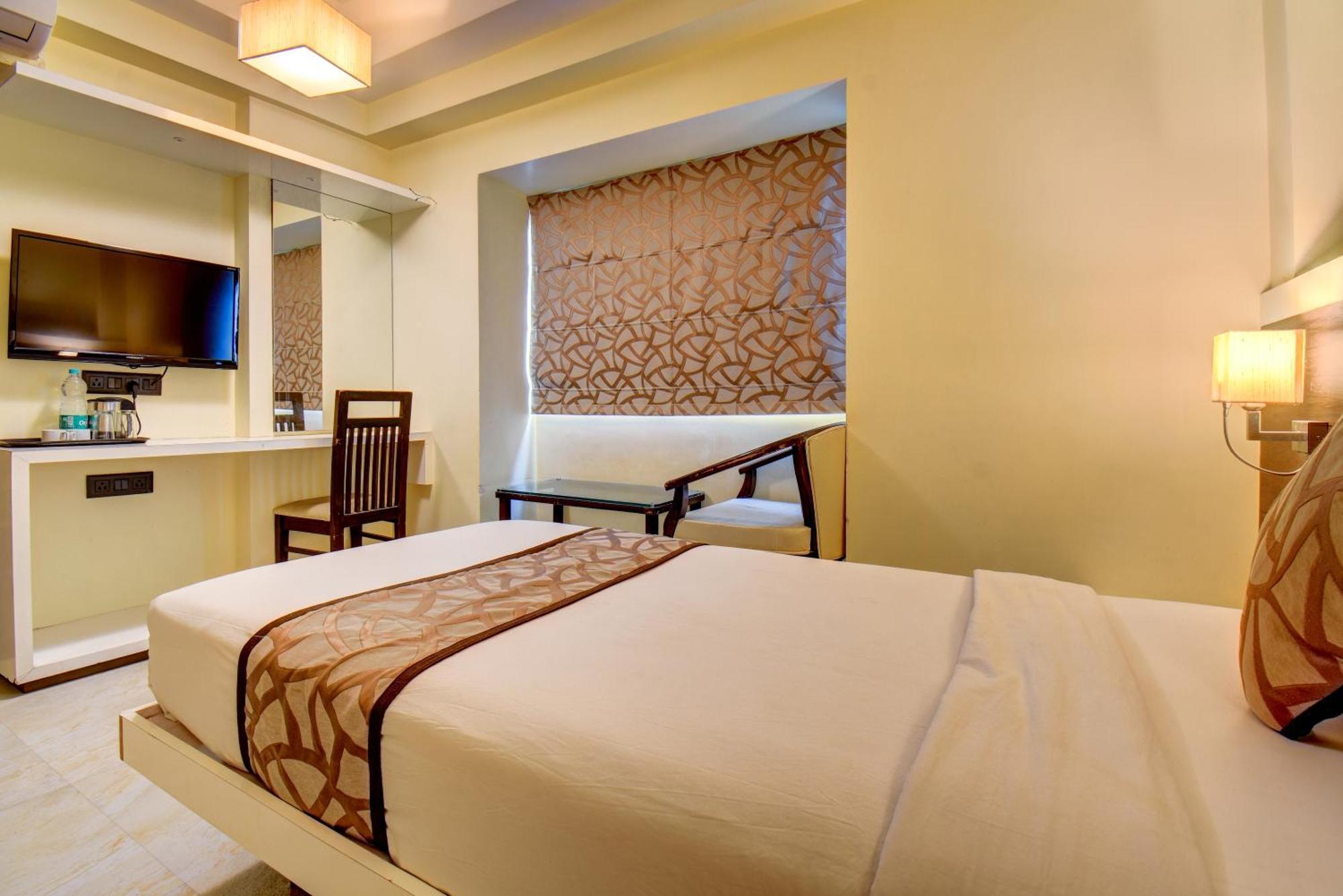 Hotel Deepali Executive Aurangábád Kültér fotó