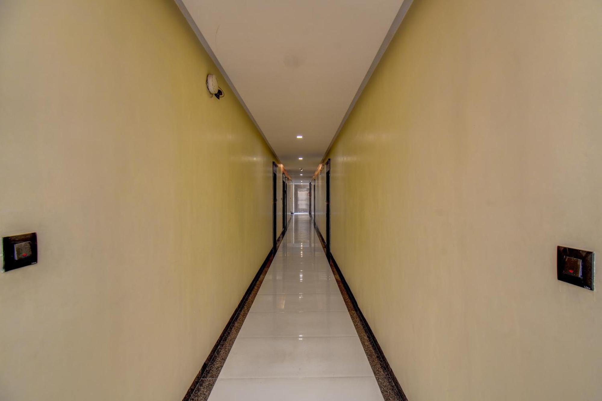 Hotel Deepali Executive Aurangábád Kültér fotó