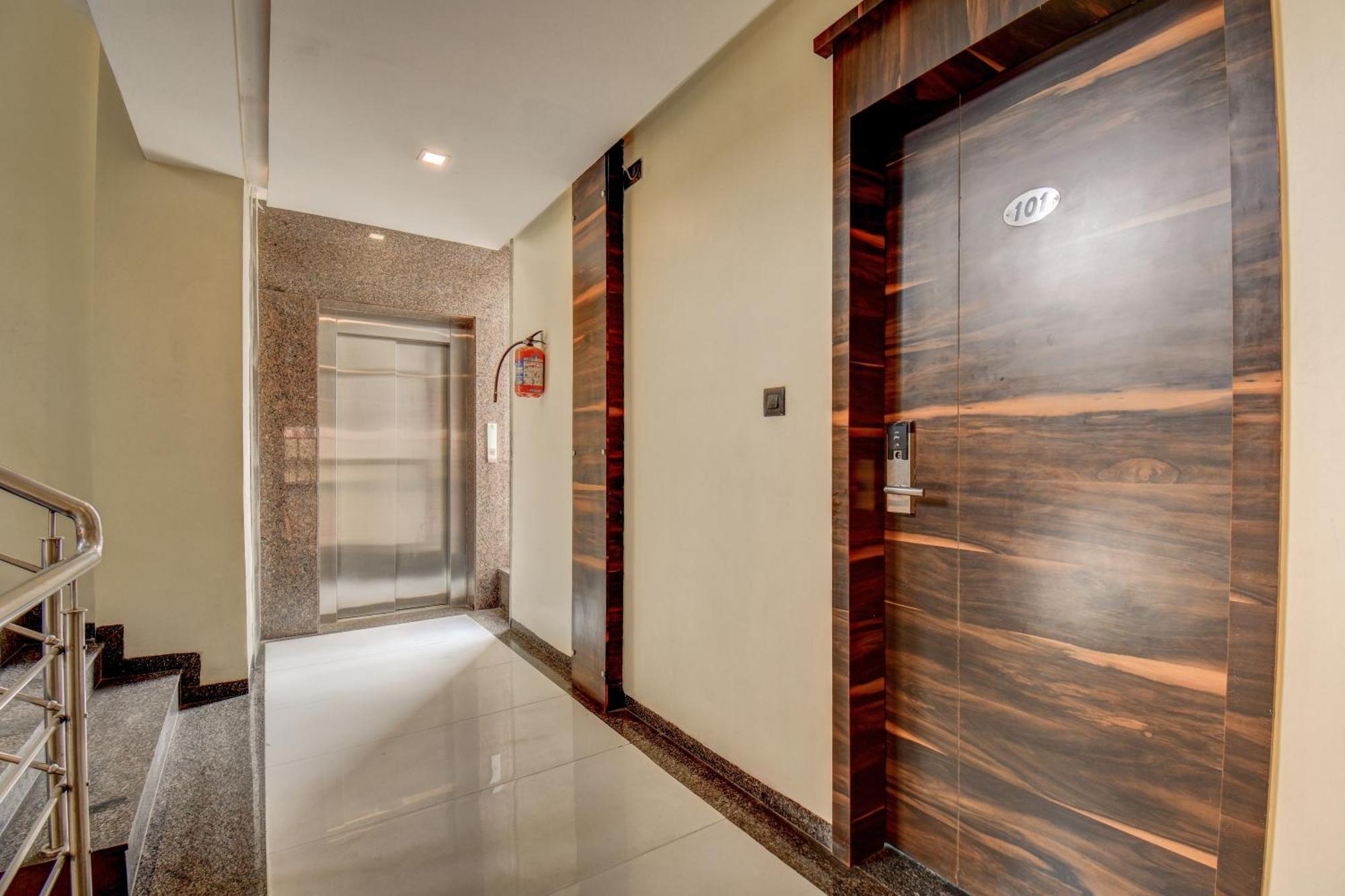 Hotel Deepali Executive Aurangábád Kültér fotó