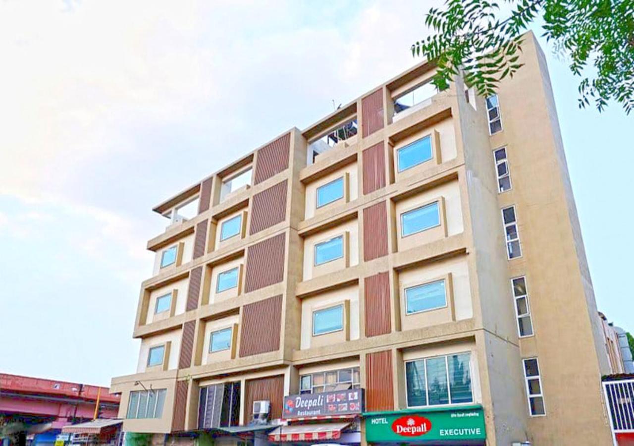 Hotel Deepali Executive Aurangábád Kültér fotó